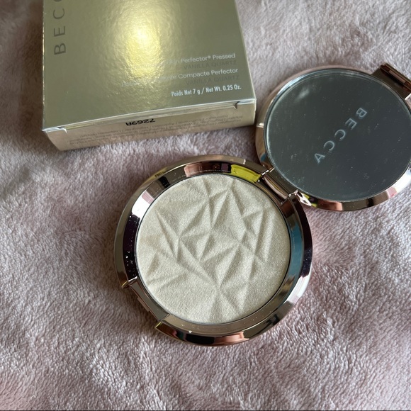 Becca vanilla quartz highlighter - Picture 4 of 7